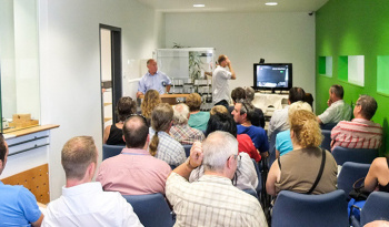 Bieter sagen JAAAA! bei der großen Pfandversteigerung ! 